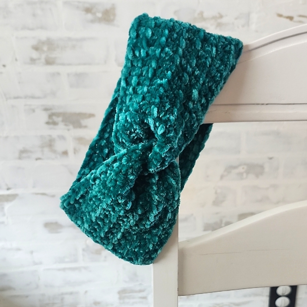 Hand Crocheted Emerald Green Women's Headband In Velvet Yarn
